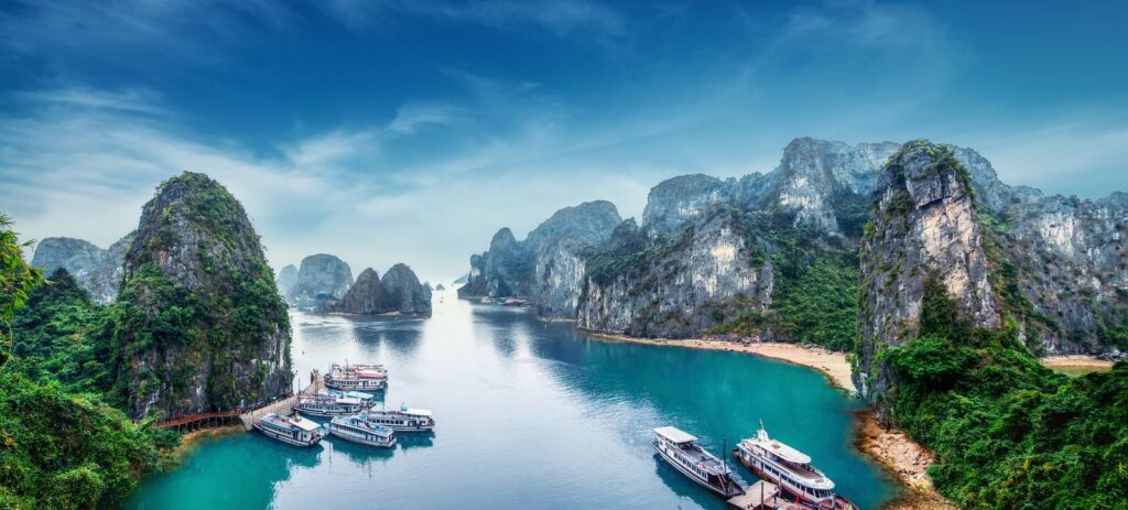 Tour impresionante de un día en la Bahía de Halong.