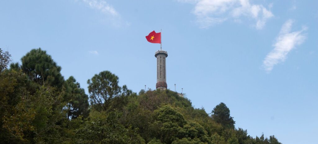Torre de la bandera de Lung Cu