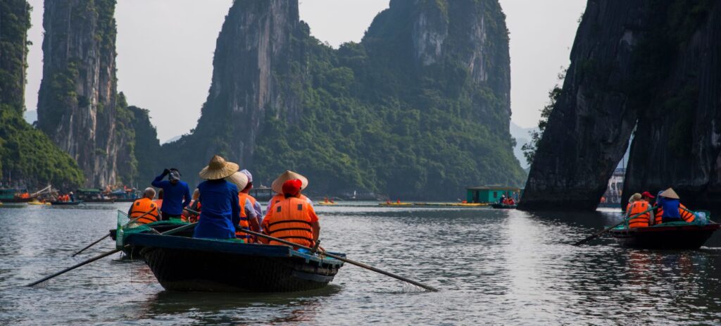 Excursión de un Día Completo a la Bahía de Bai Tu Long desde Hanoi