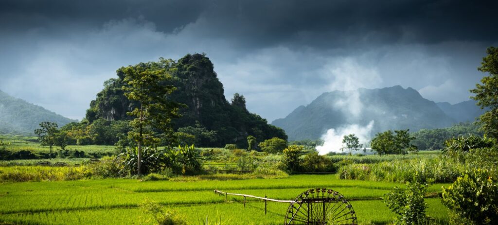 Senderismo del valle de Mai Chau al centro de la reserva de Pu Luong